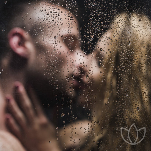 Couple kissing under shower | Bodyjoys